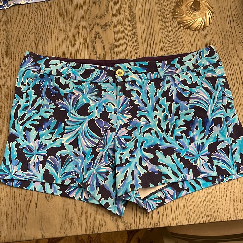 Good used condition Lilly Pulitzer shorts size 16